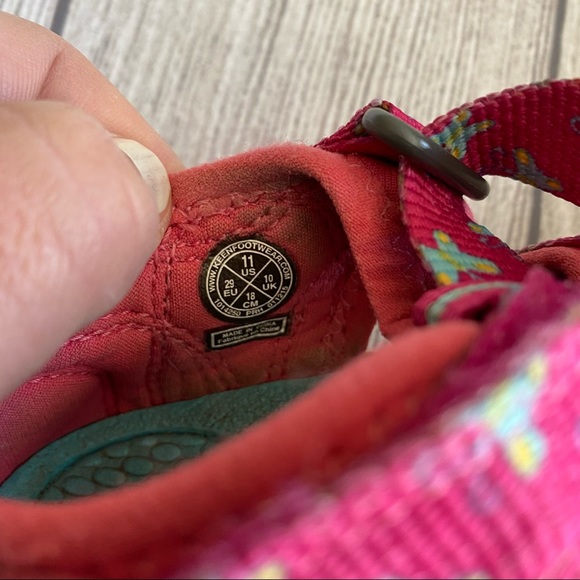 Keen pink butterfly shoes/sandals - Picture 3 of 8